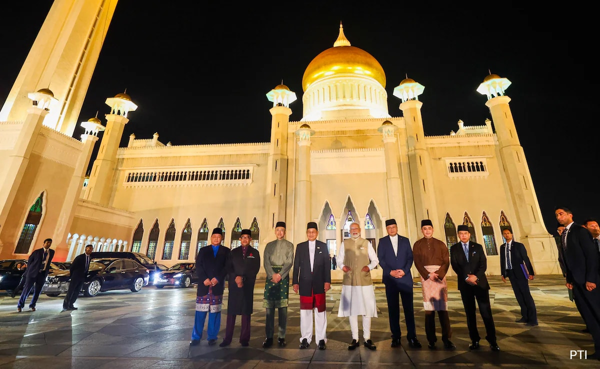 PM Modi visits Brunei’s Omar Ali Saifuddien Mosque – Social News XYZ